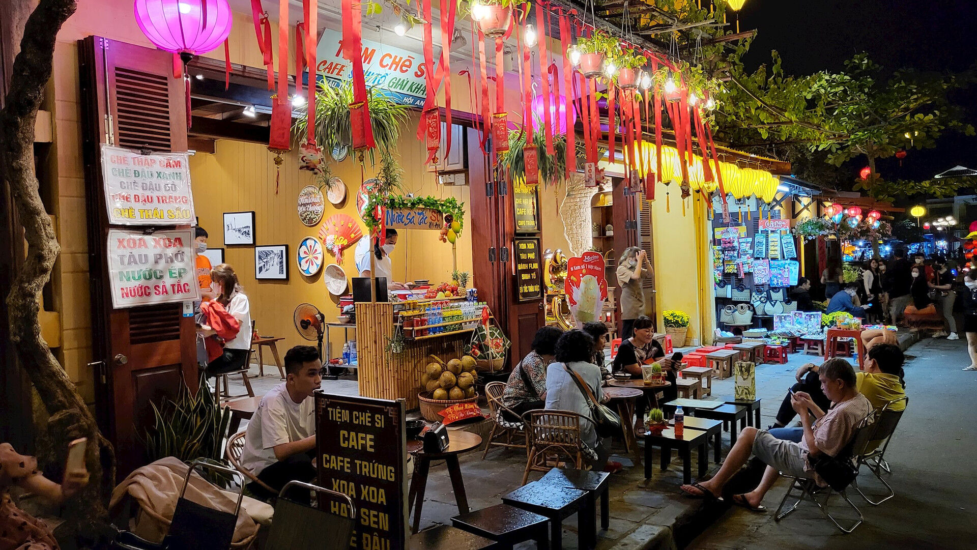 No more eating alone – welcome to the group!
